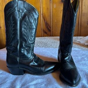 Tony Lama Cowboy Boots style 2995 registered 78979